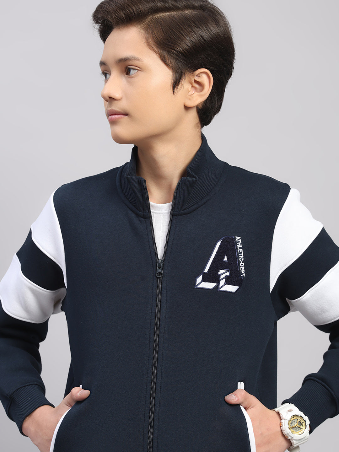 Boys Navy Blue Embroidered Round Neck Full Sleeve Sweatshirt