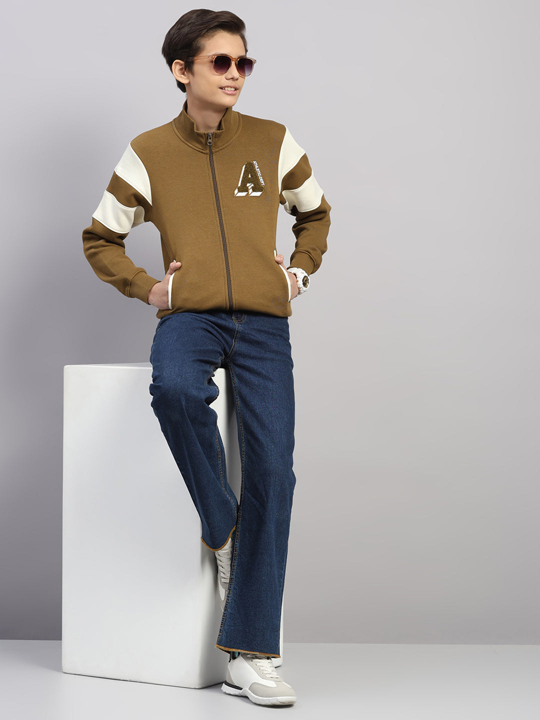 Boys Olive Embroidered Round Neck Full Sleeve Sweatshirt