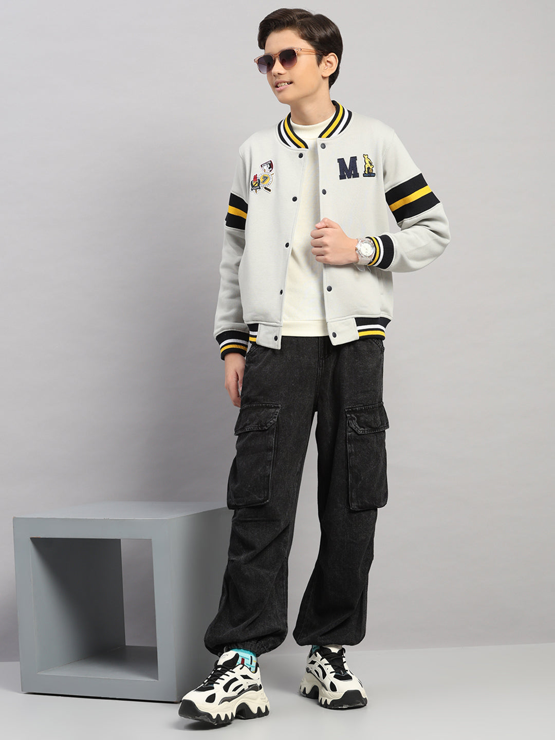 Boys Grey Embroidered Round Neck Full Sleeve Sweatshirt