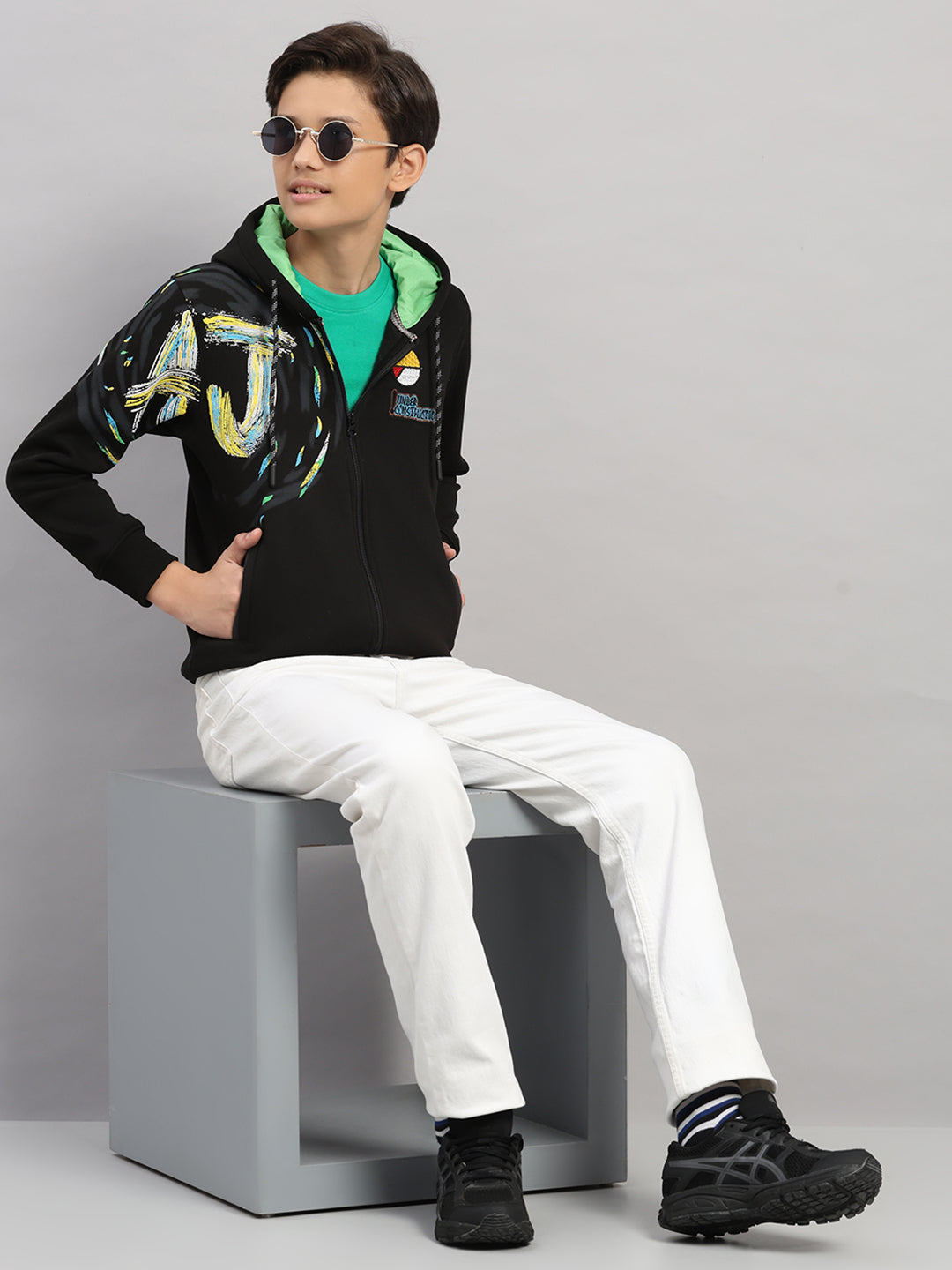 Boys Black Printed Hooded Full Sleeve Sweatshirt