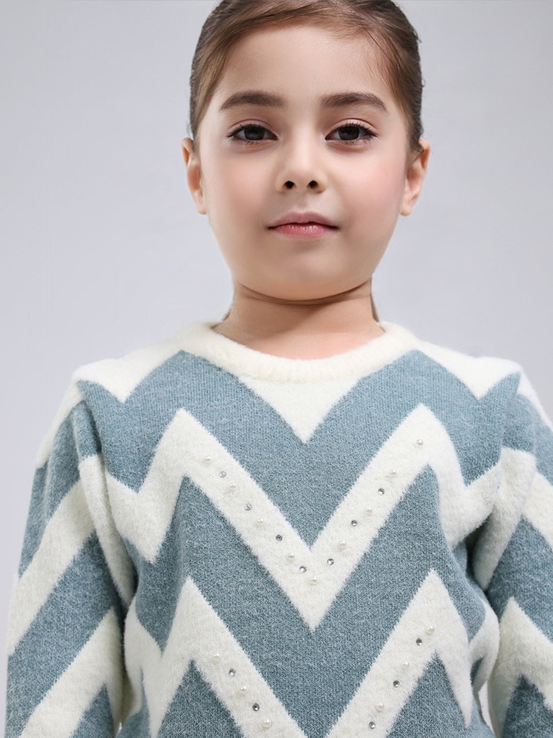 Girls Green Embroidered Round Neck Full Sleeve Pullover