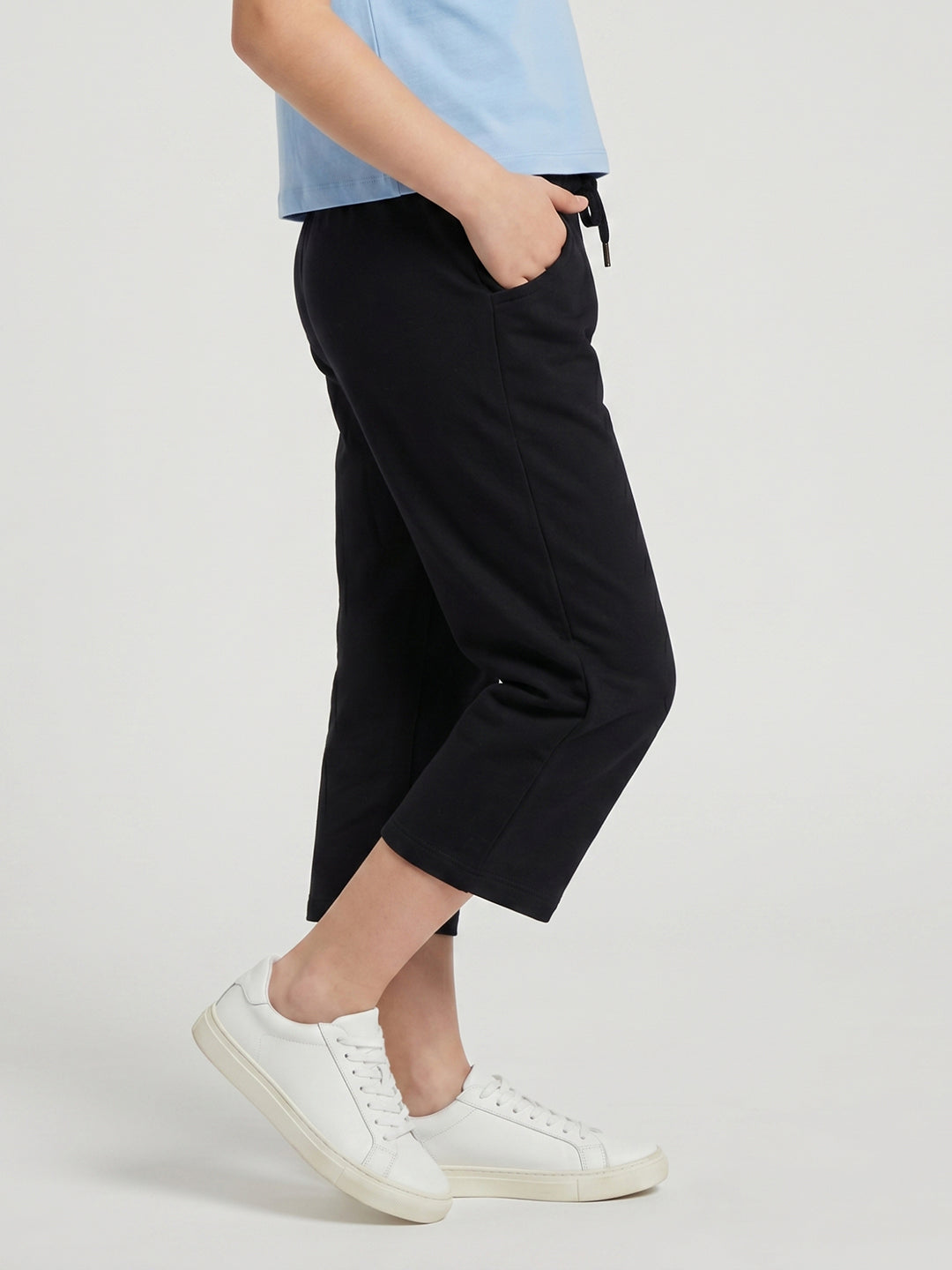 Girls Black Solid Regular Fit Capri
