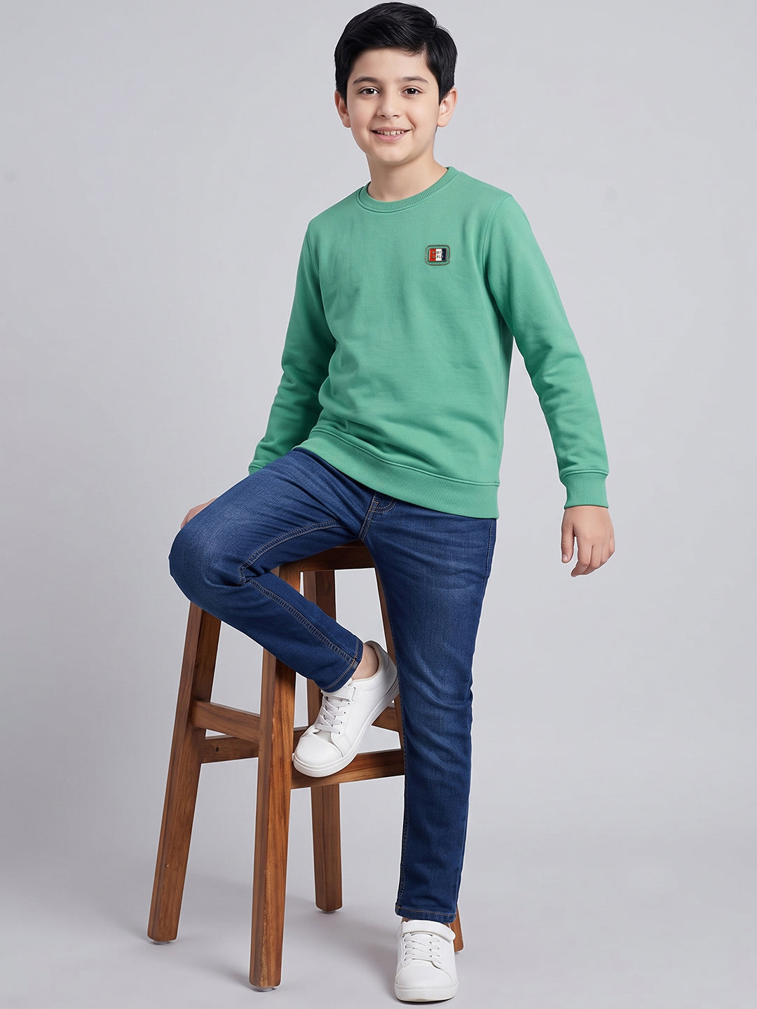 Boys Green Solid Round Neck Full Sleeve Sweatshirt