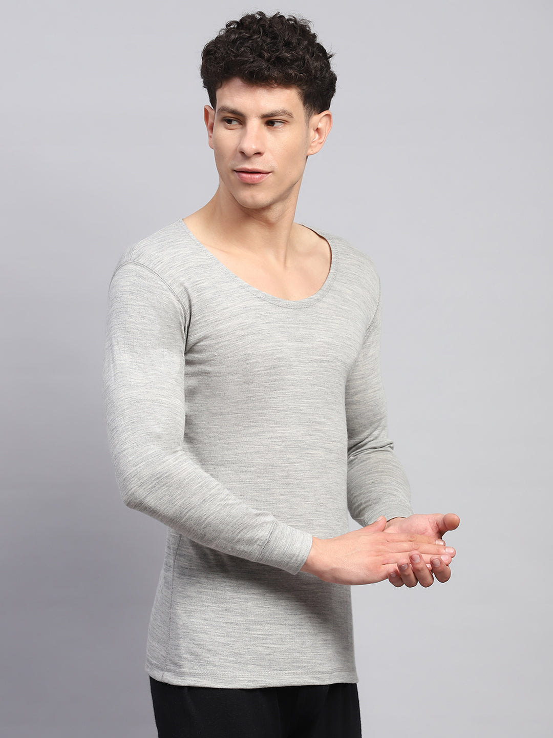 Men Grey Solid Round Neck Full Sleeve Thermal Vest