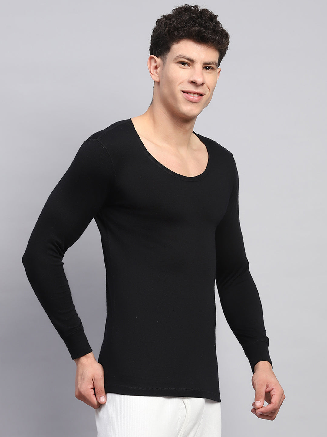 Men Black Solid Round Neck Full Sleeve Thermal Vest