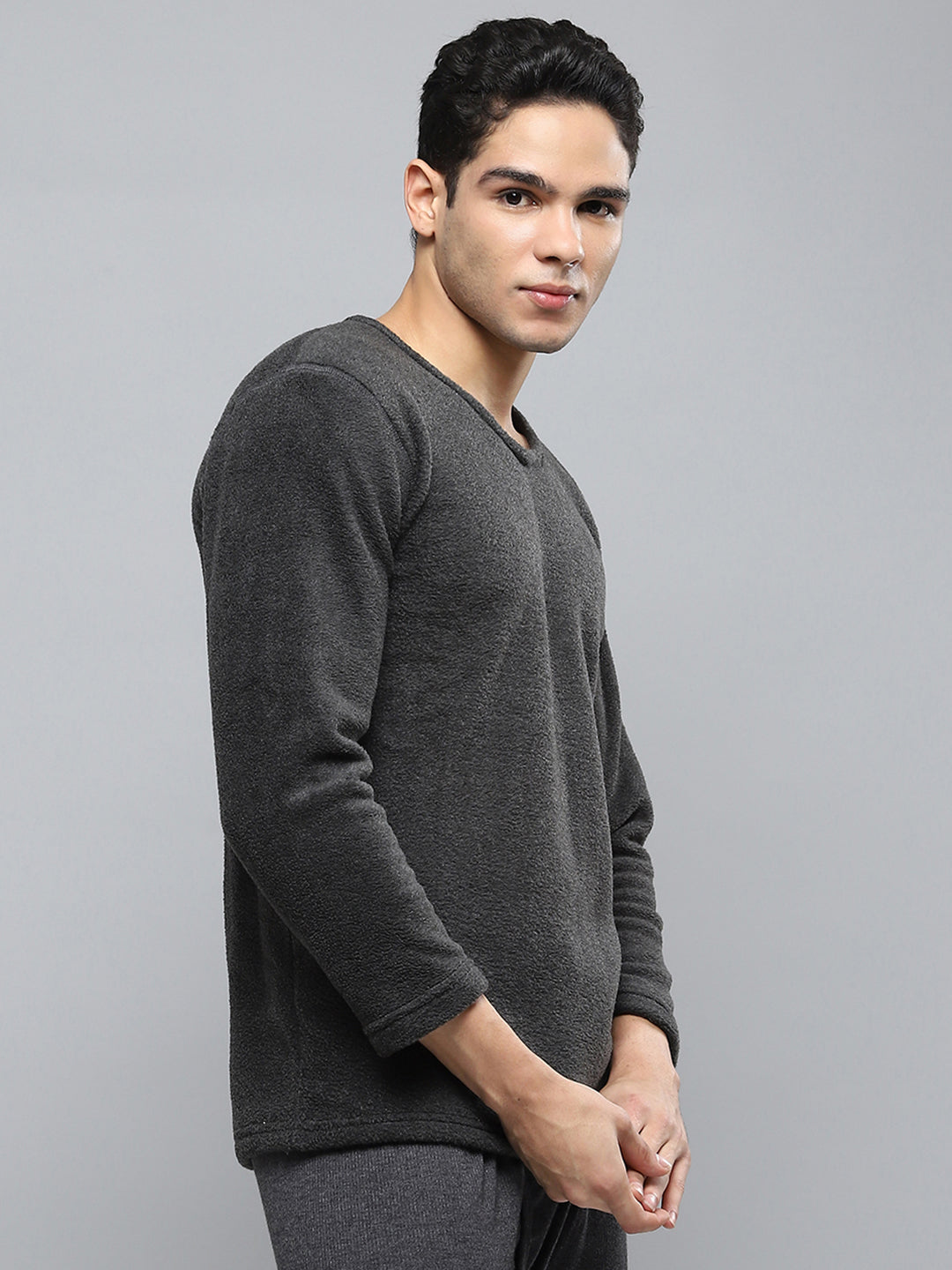 Men Black Solid Round Neck Full Sleeve Thermal Vest