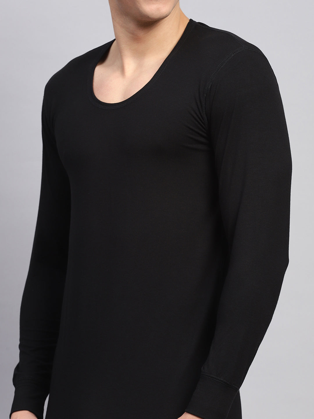 Men Black Solid Round Neck Full Sleeve Thermal Vest