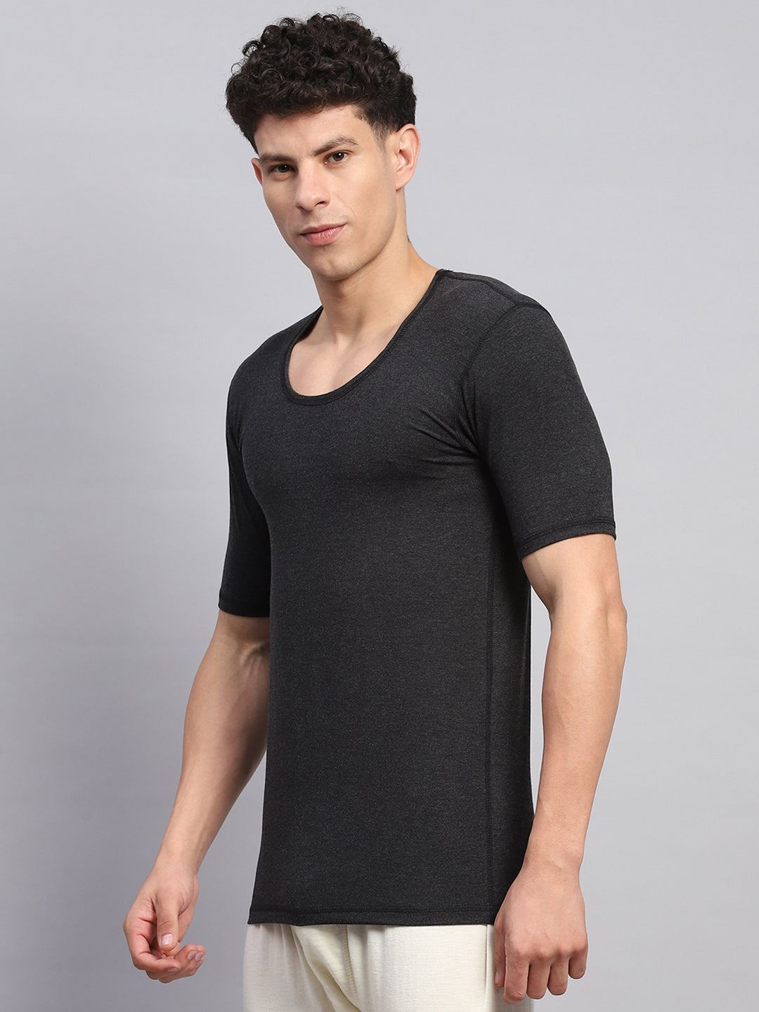 Men Black Solid Round Neck Half Sleeve Thermal Vest