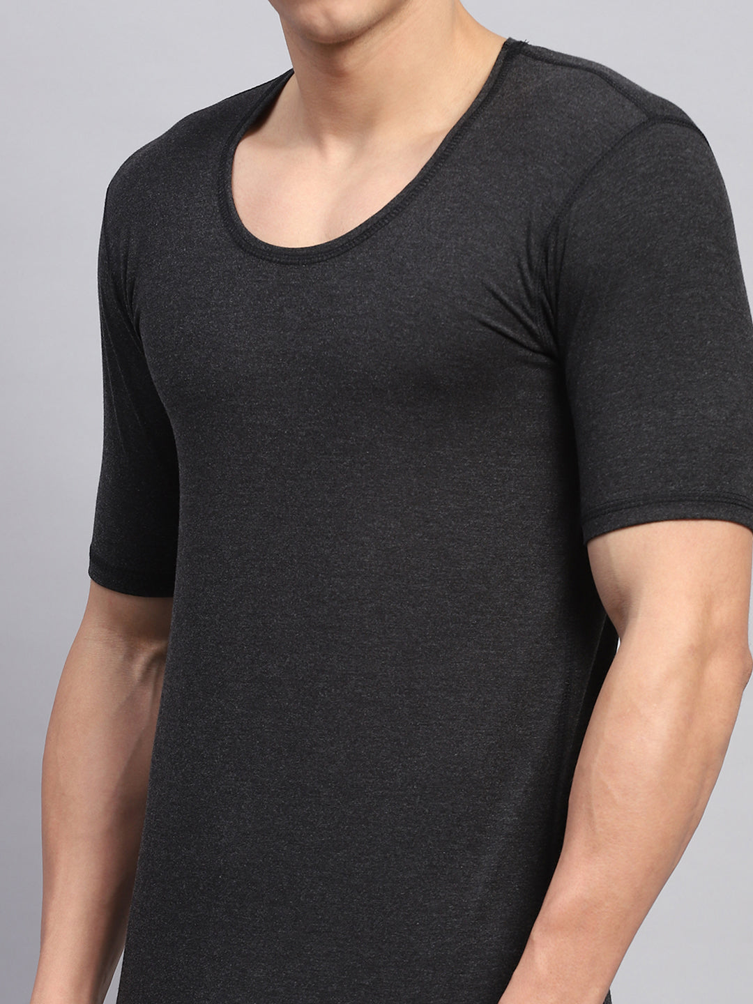 Men Black Solid Round Neck Half Sleeve Thermal Vest