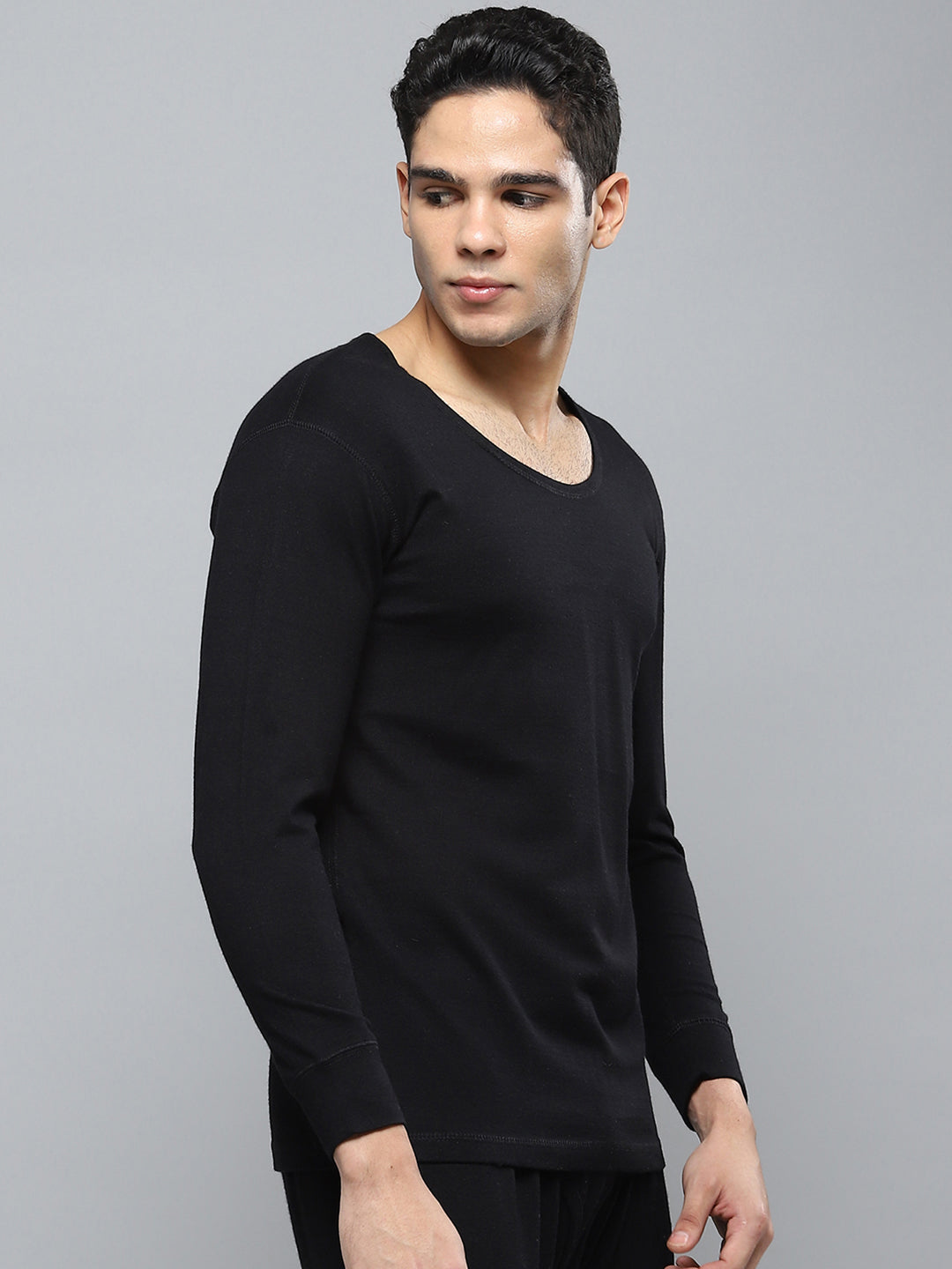 Men Black Solid Round Neck Full Sleeve Thermal Vest