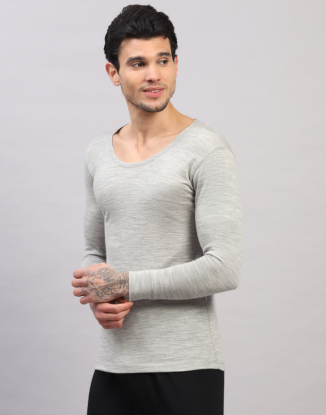 Men Grey Solid Round Neck Full Sleeve Thermal Vest