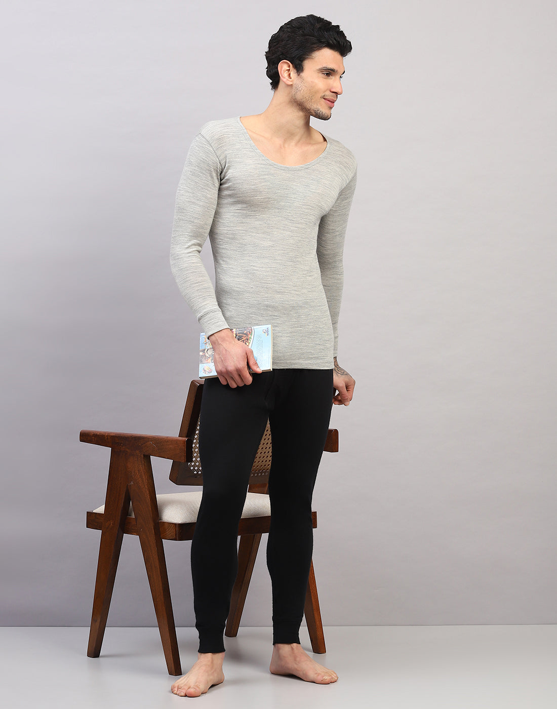 Men Grey Solid Round Neck Full Sleeve Thermal Vest
