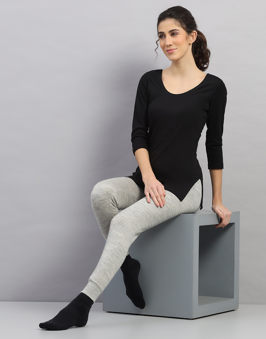 Women Grey Solid Regular Fit Thermal Lower