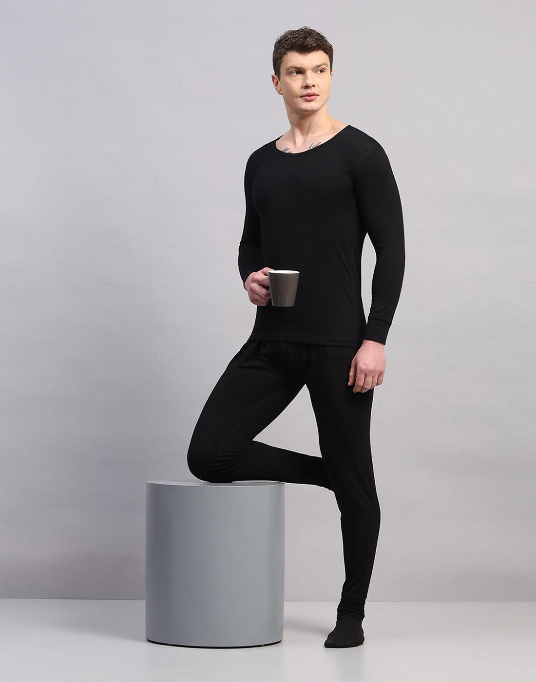 Men Black Solid Round Neck Full Sleeve Thermal Vest