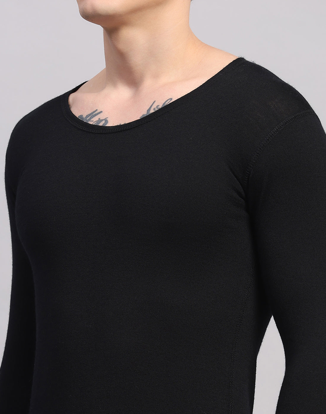 Men Black Solid Round Neck Full Sleeve Thermal Vest