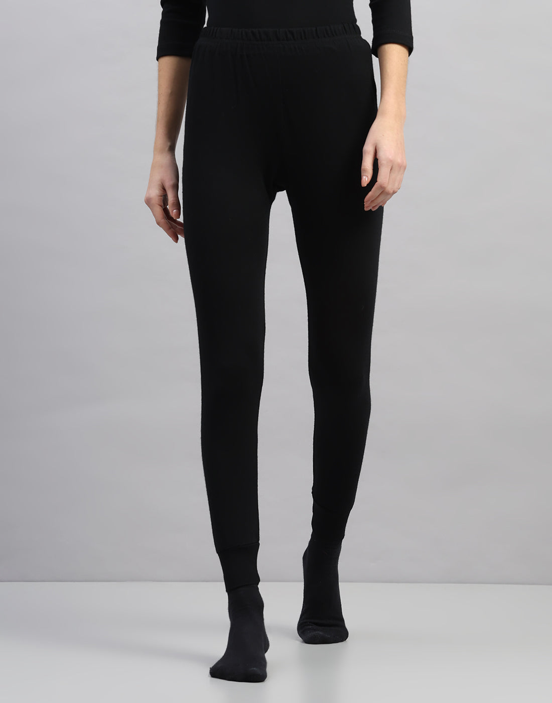 Women Black Solid Regular Fit Thermal Lower