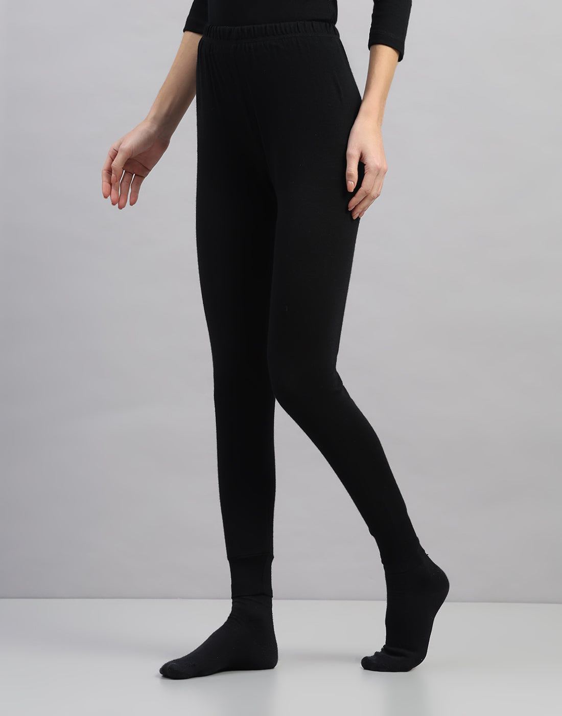 Women Black Solid Regular Fit Thermal Lower