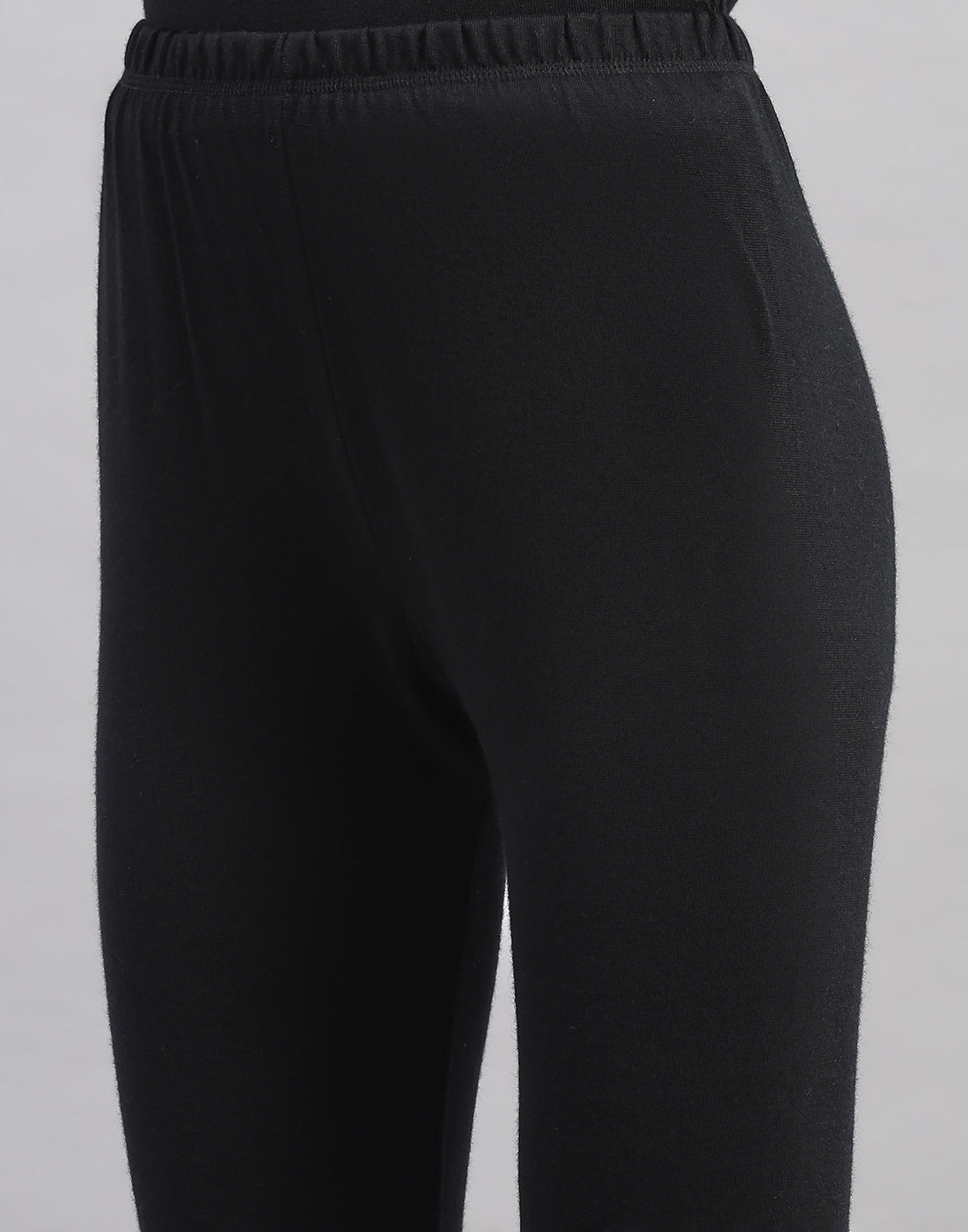 Women Black Solid Regular Fit Thermal Lower