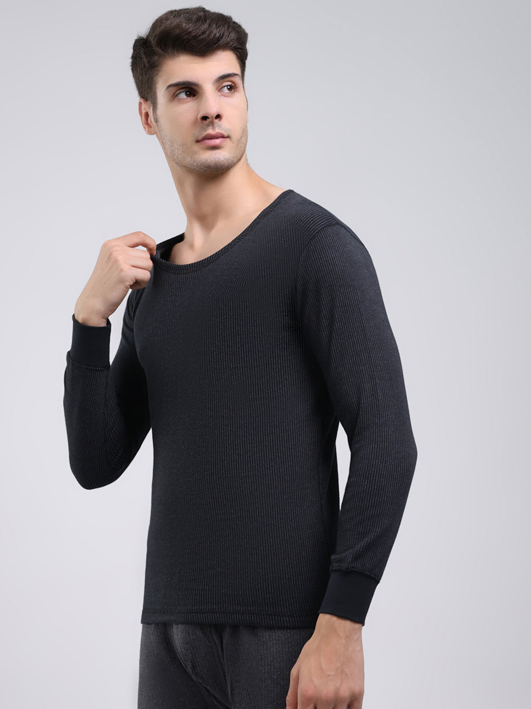 Men Black Solid Round Neck Full Sleeve Thermal Vest