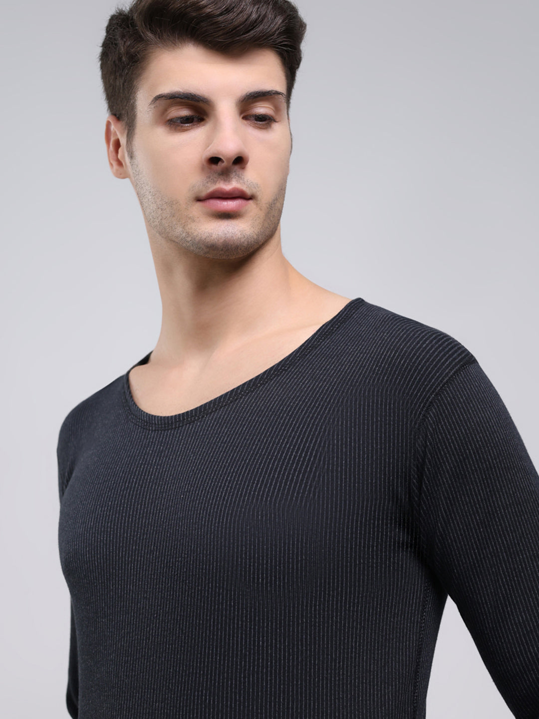 Men Black Solid Round Neck Full Sleeve Thermal Vest