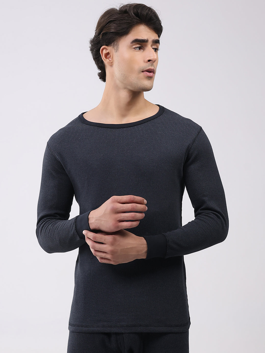 Men Black Solid Round Neck Full Sleeve Thermal Vest