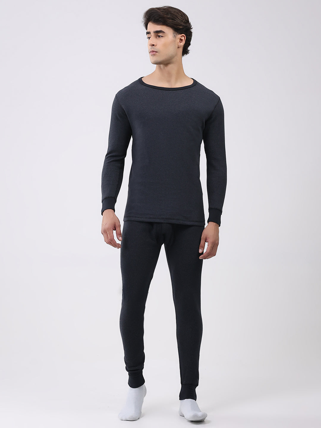 Men Black Solid Round Neck Full Sleeve Thermal Vest