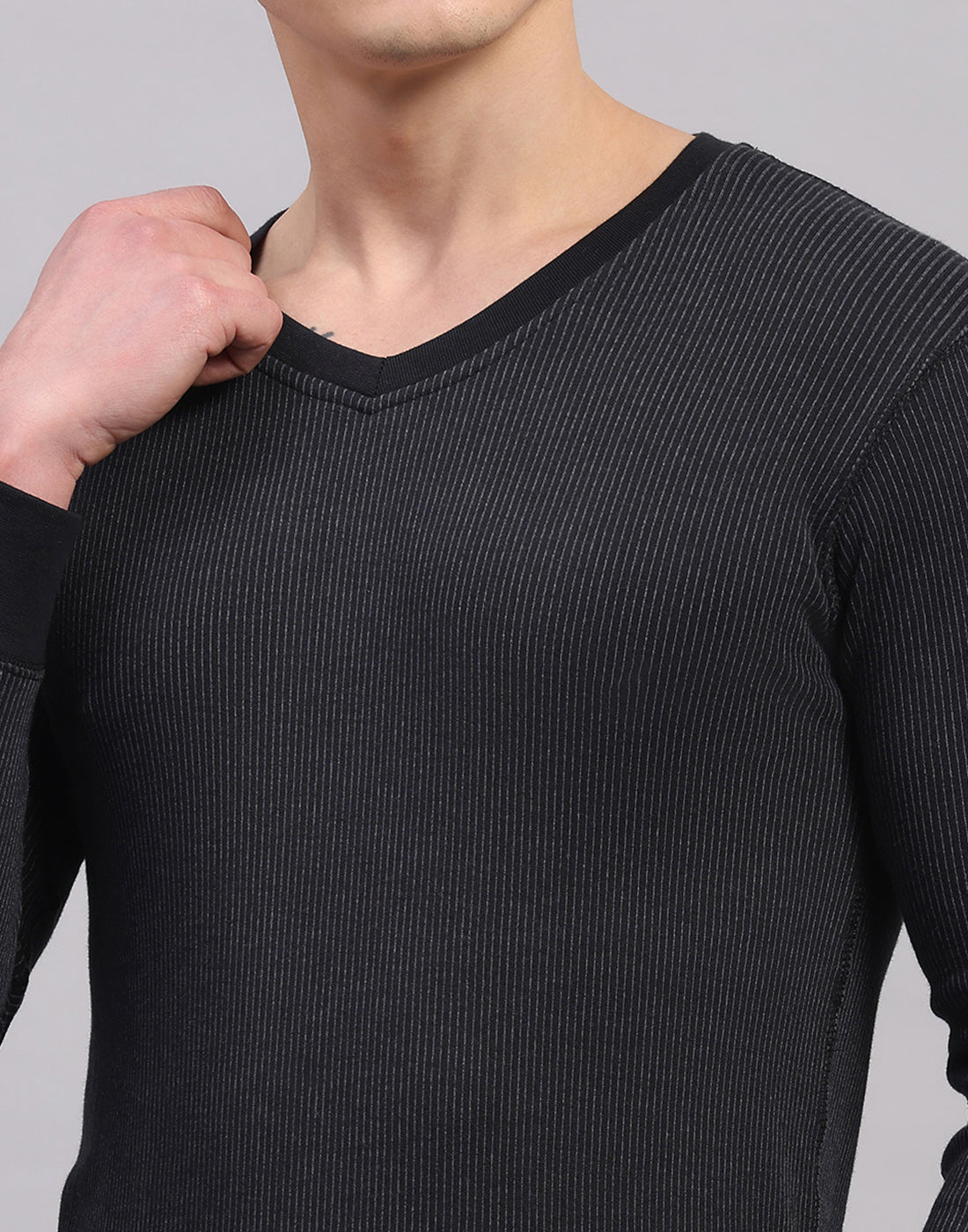 Men Black Solid V Neck Full Sleeve Thermal Vest