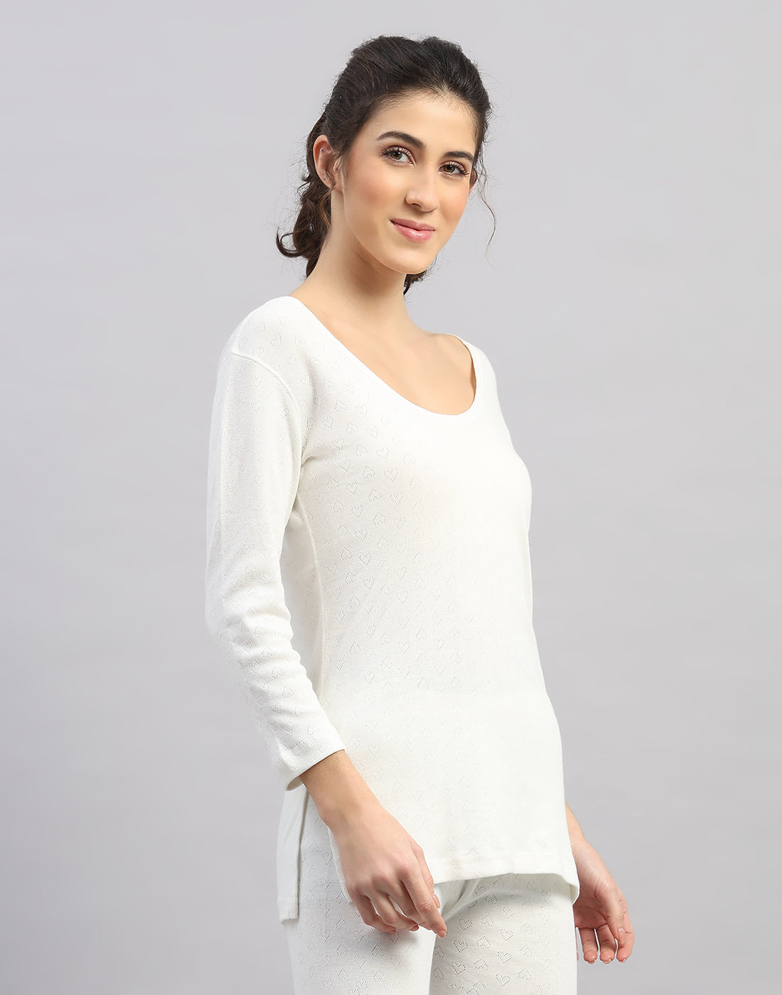 Women Off White Solid V Neck 3/4th Sleeve Thermal Vest