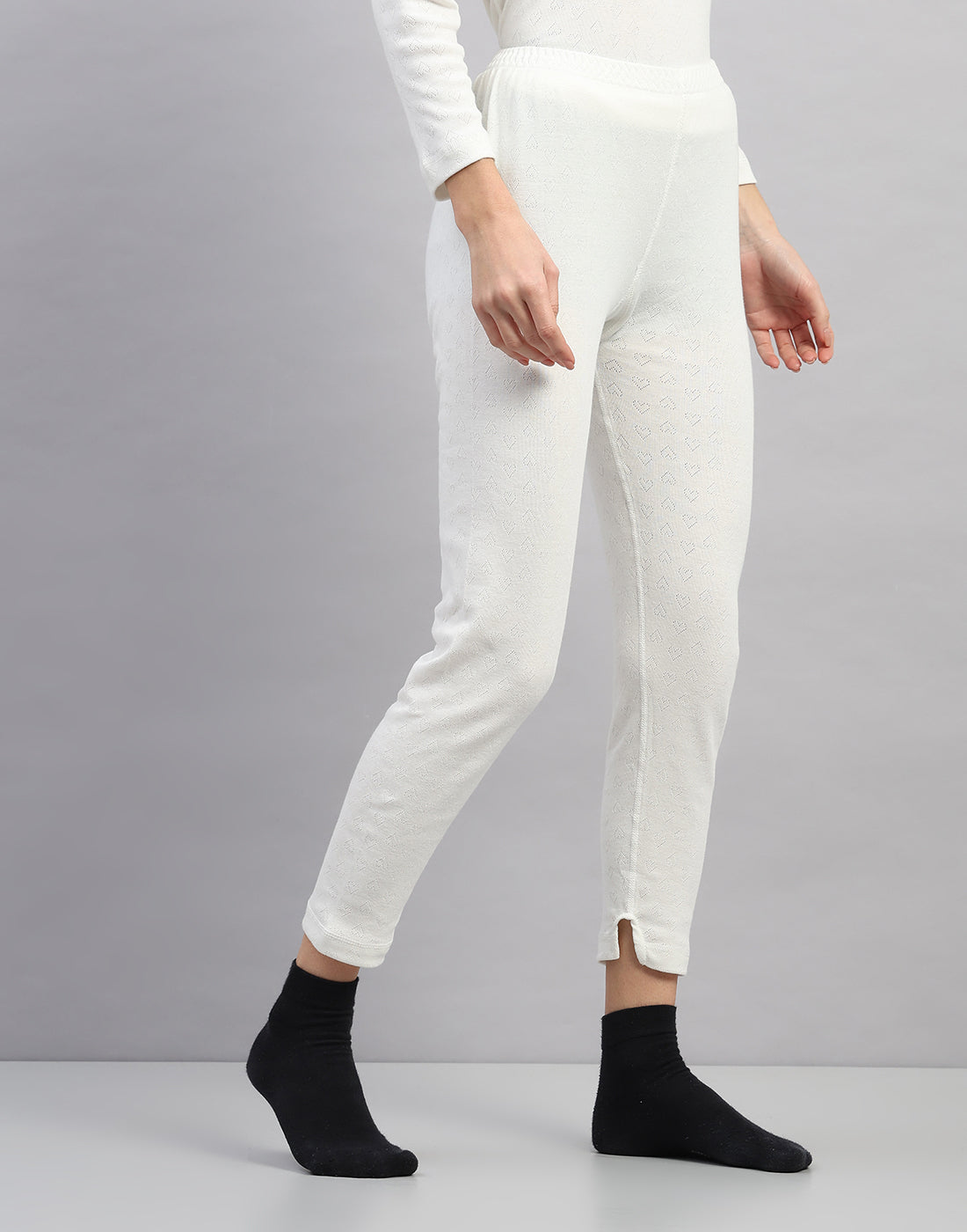 Women Off White Solid Regular Fit Thermal Lower