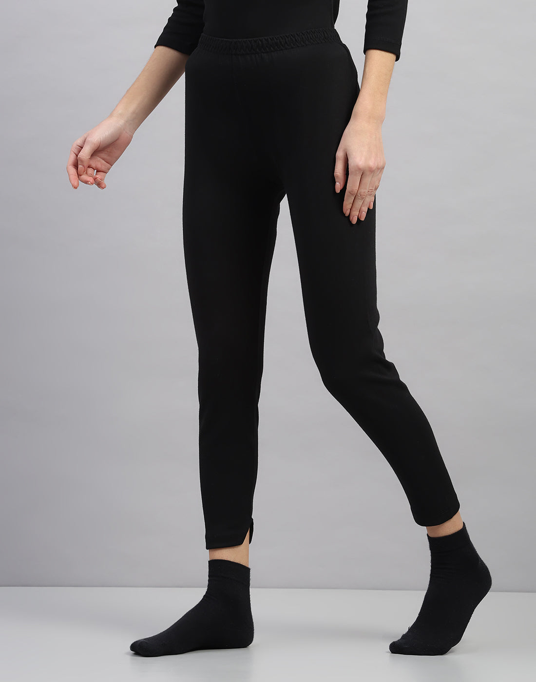 Women Black Solid Regular Fit Thermal Lower