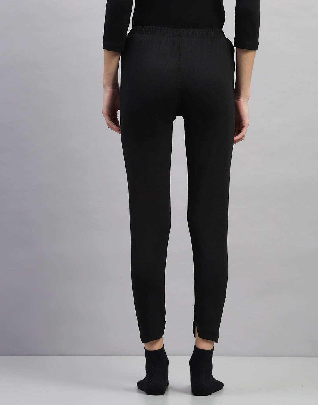 Women Black Solid Regular Fit Thermal Lower
