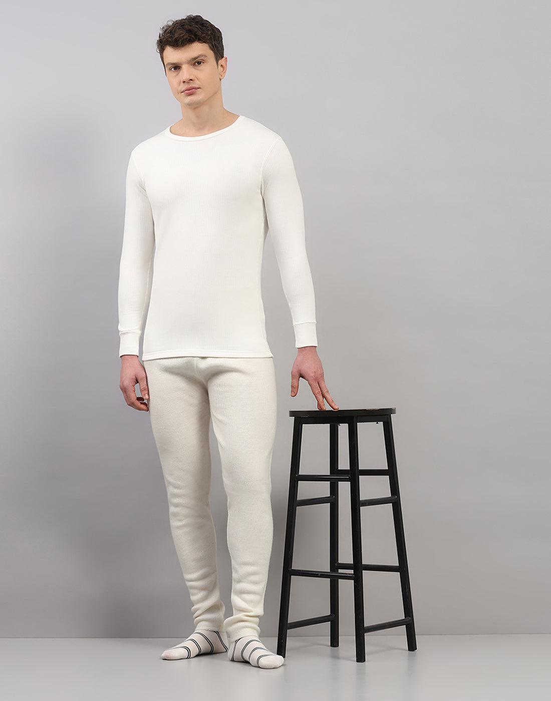 Men White Solid Round Neck Full Sleeve Thermal Vest