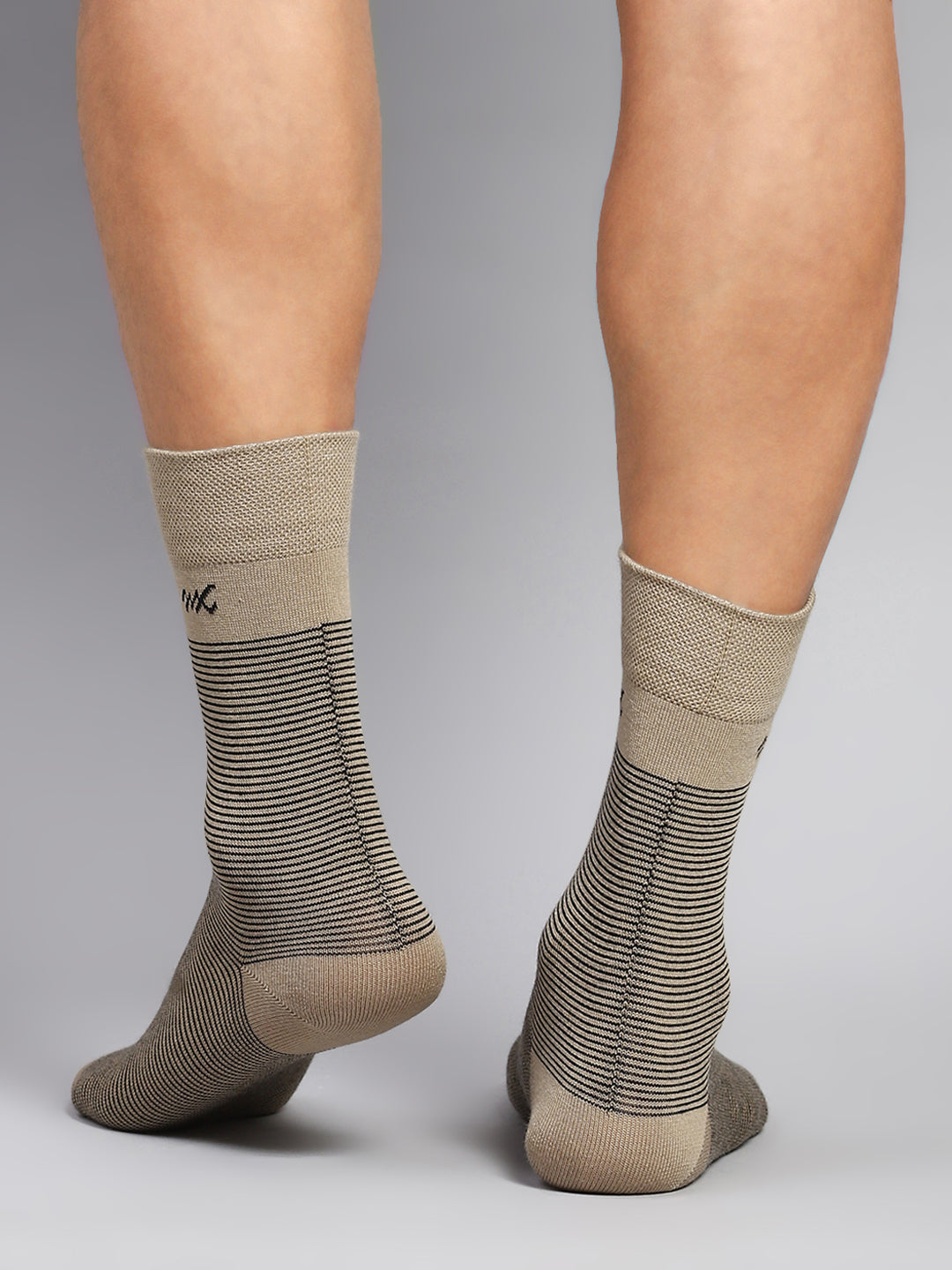 Men Cotton Blend Solid Calf Length Socks (1 Pair)