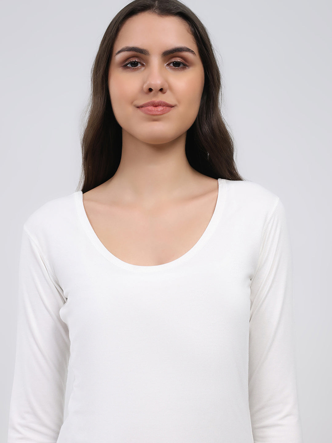 Women White Solid Round Neck 3/4th Sleeve Thermal Vest