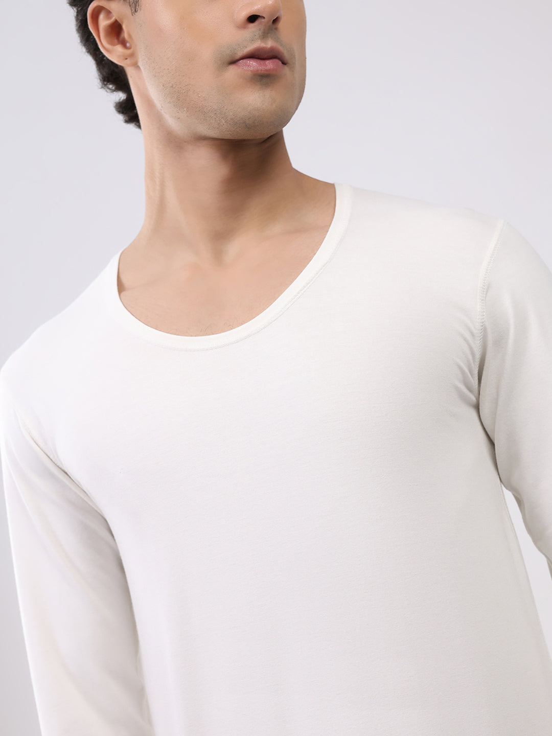 Men White Solid Round Neck Full Sleeve Thermal Vest