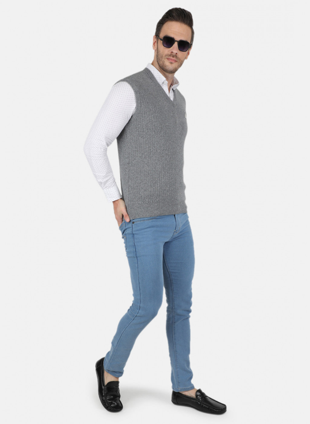 Men Grey Solid Sweater