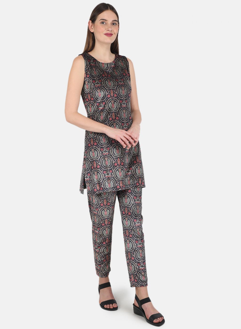 Silk Kurti With Net Shrug,Net open Gown design,Lont Net shrug Design,Long  Net Jacket Design,Kurti… | Shrug for dresses, Velvet dress designs,  Pakistani dress design