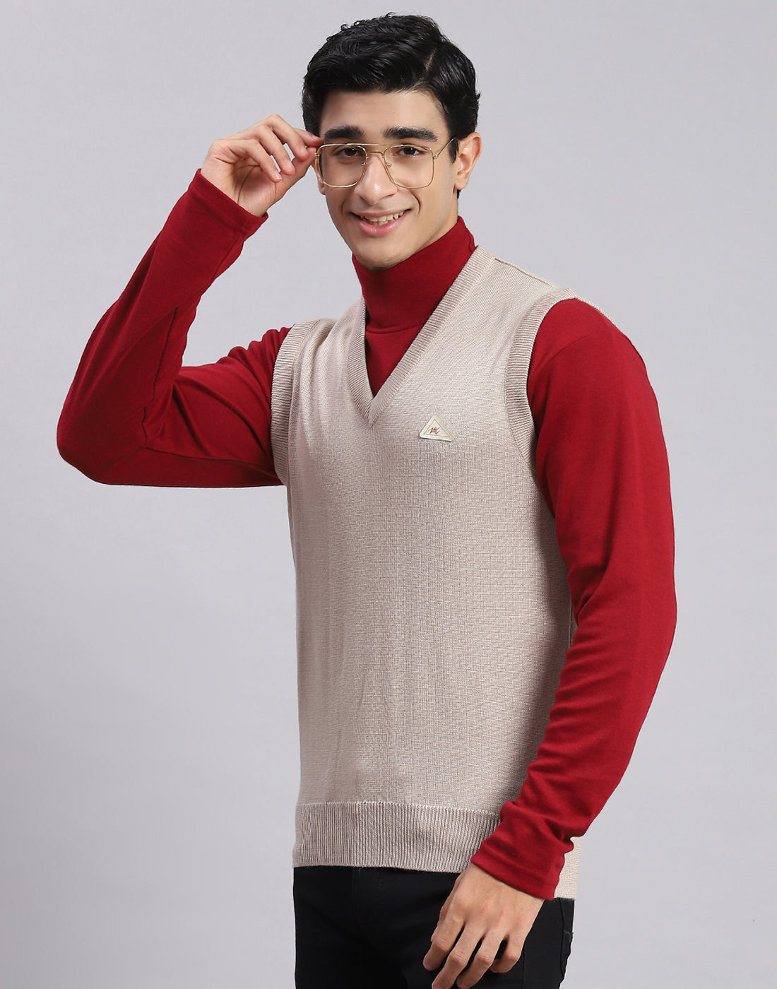 Men Beige Solid V Neck Sleeveless Sweaters/Pullovers