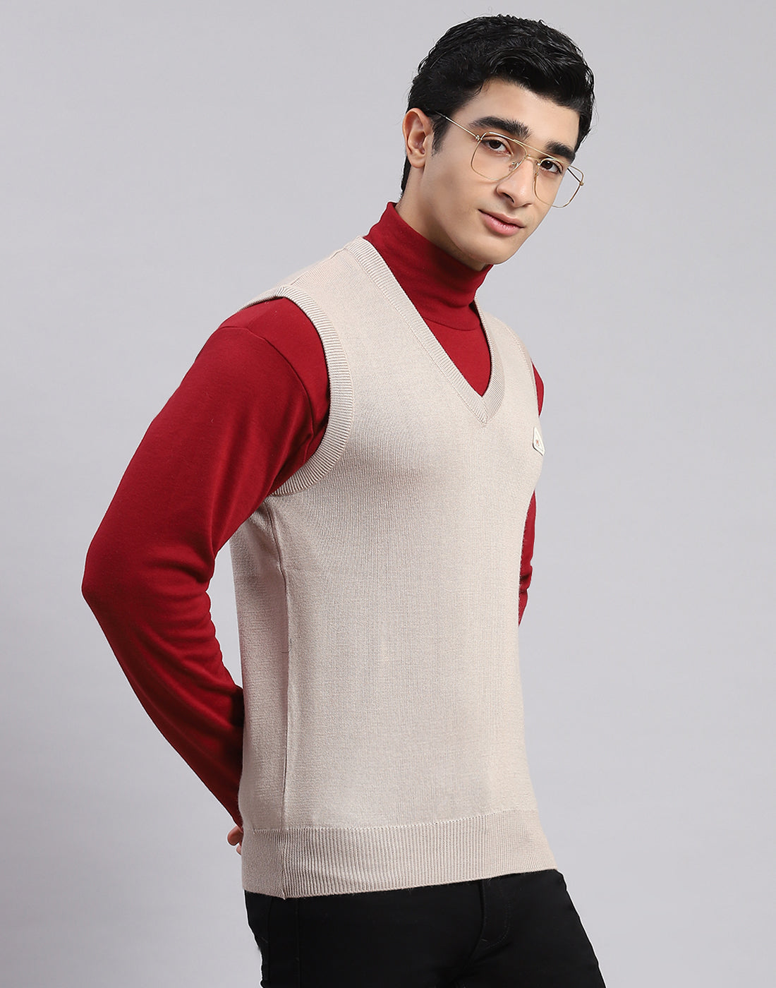 Men Beige Solid V Neck Sleeveless Sweaters/Pullovers