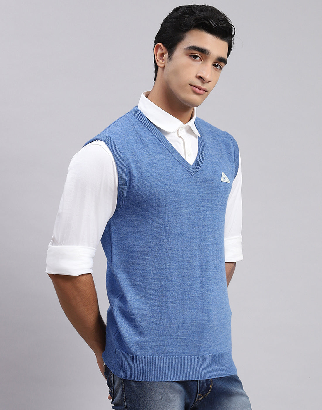 Men Blue Solid V Neck Sleeveless Sweaters/Pullovers