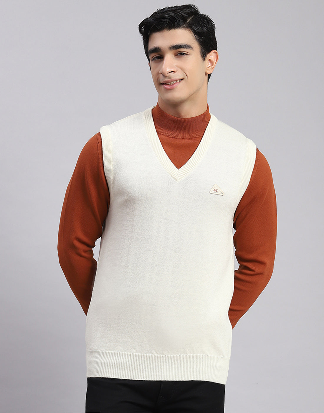 Men Off White Solid V Neck Sleeveless Sweaters/Pullovers