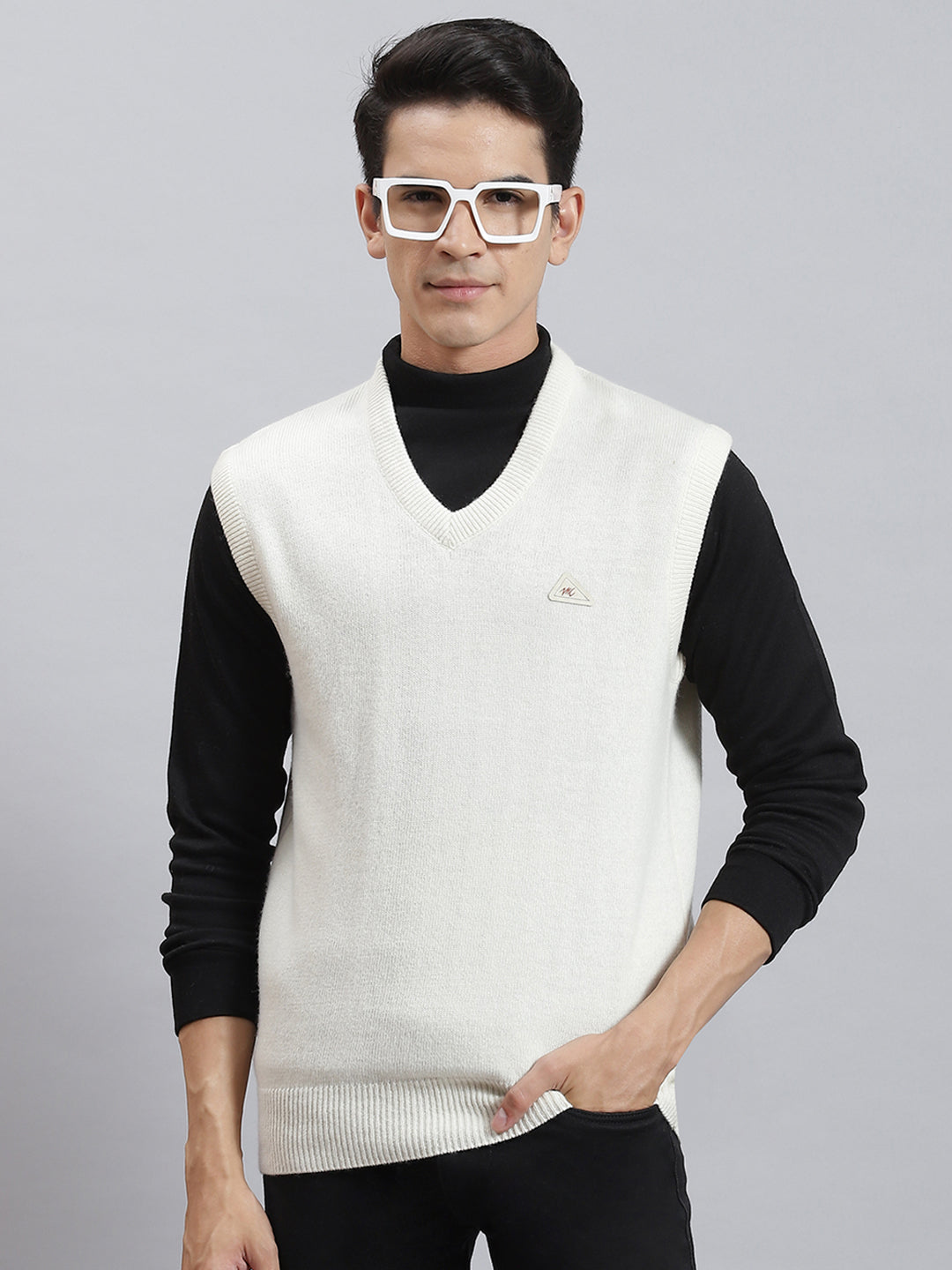Men Off White Solid V Neck Sleeveless Sweaters/Pullovers