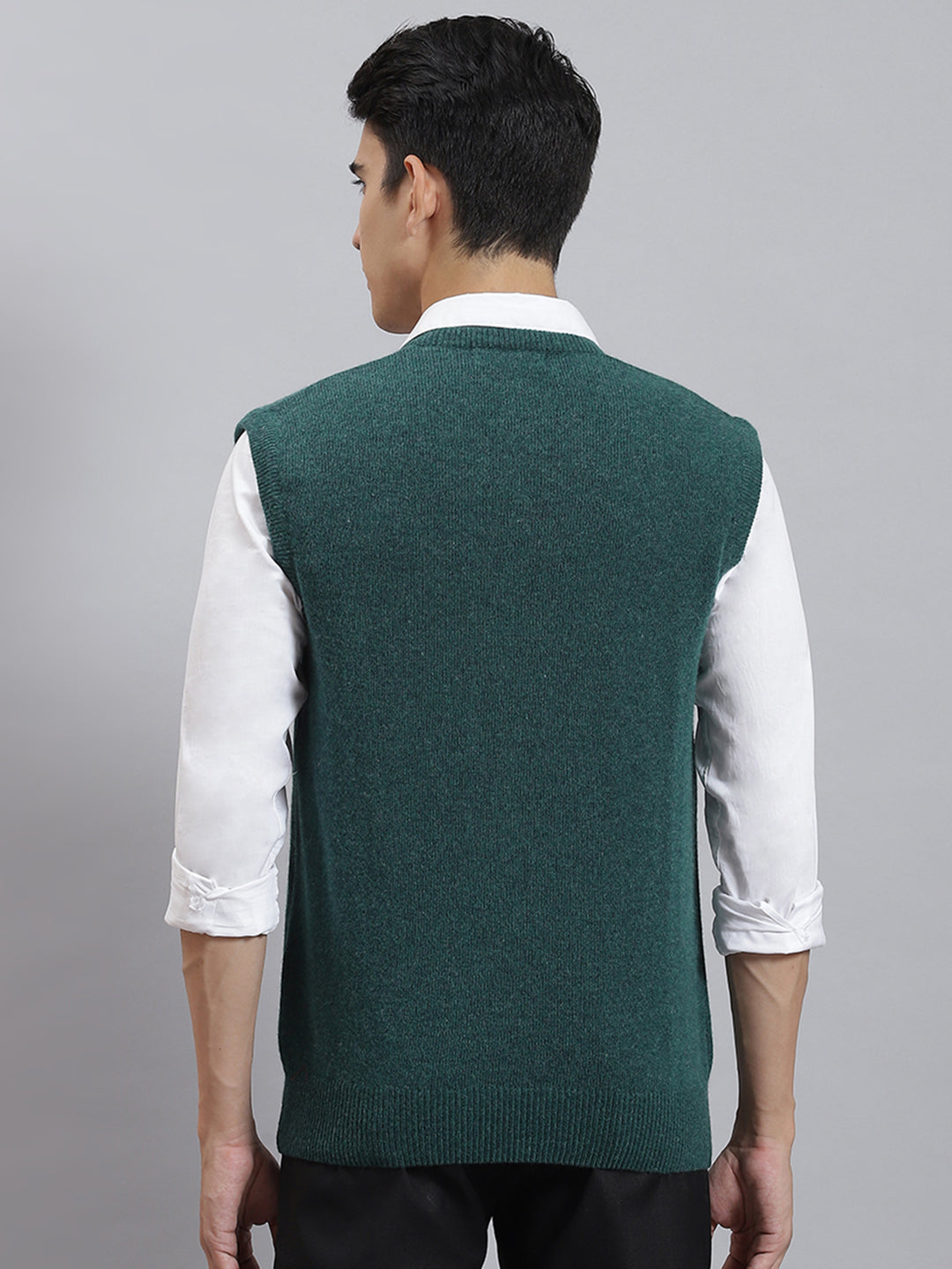 Men Green Solid V Neck Sleeveless Sweaters/Pullovers
