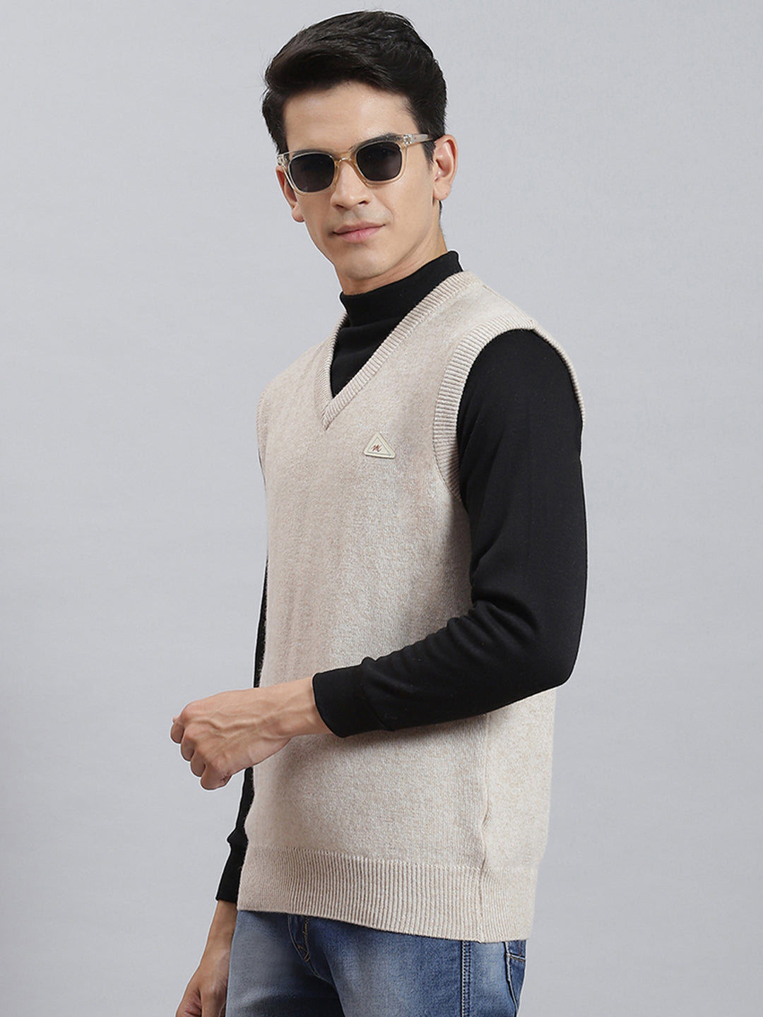 Men Grey Solid V Neck Sleeveless Sweaters/Pullovers