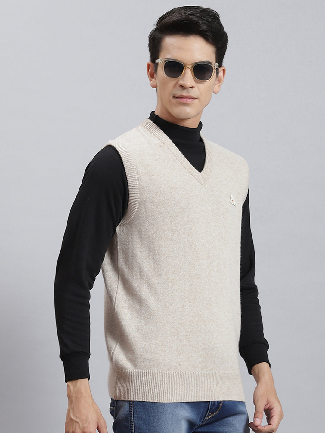 Men Grey Solid V Neck Sleeveless Sweaters/Pullovers