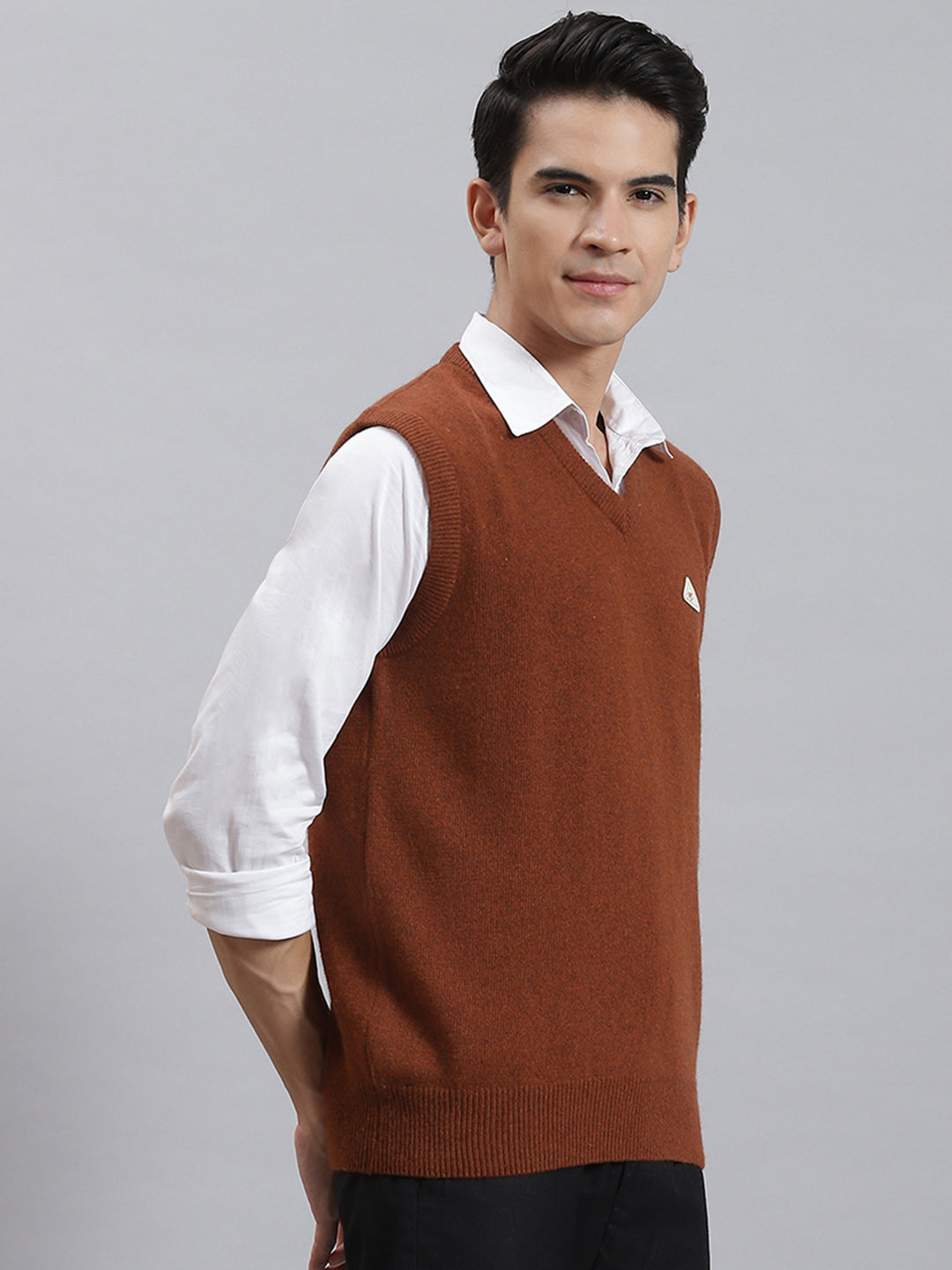 Men Rust Solid V Neck Sleeveless Sweaters/Pullovers