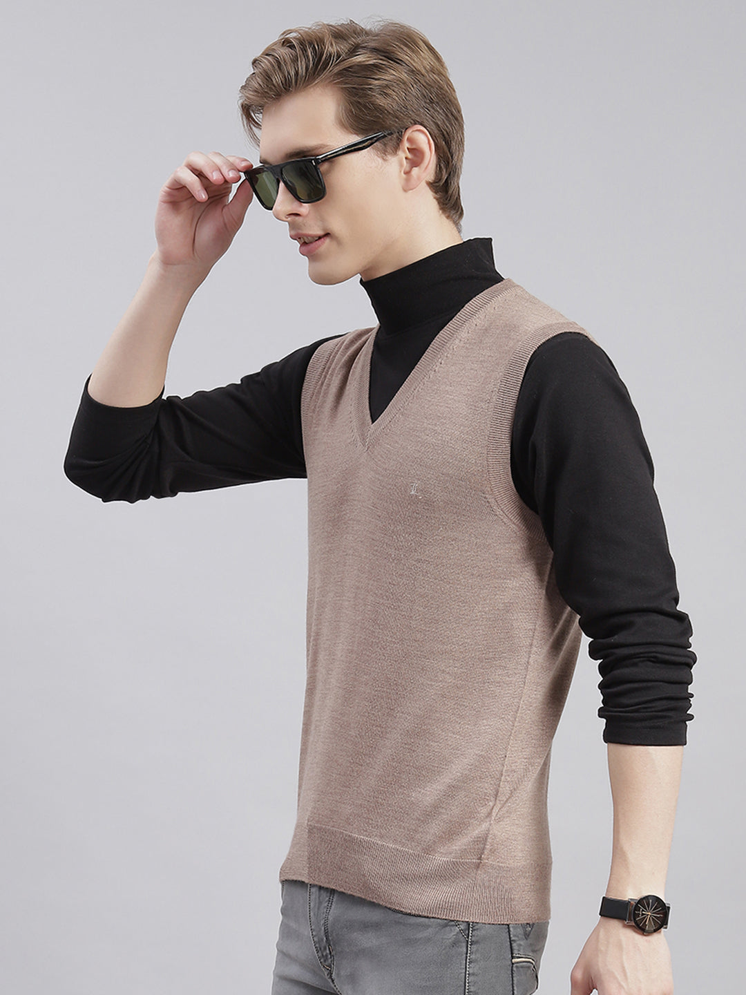 Men Brown Solid V Neck Sleeveless Sweaters/Pullovers