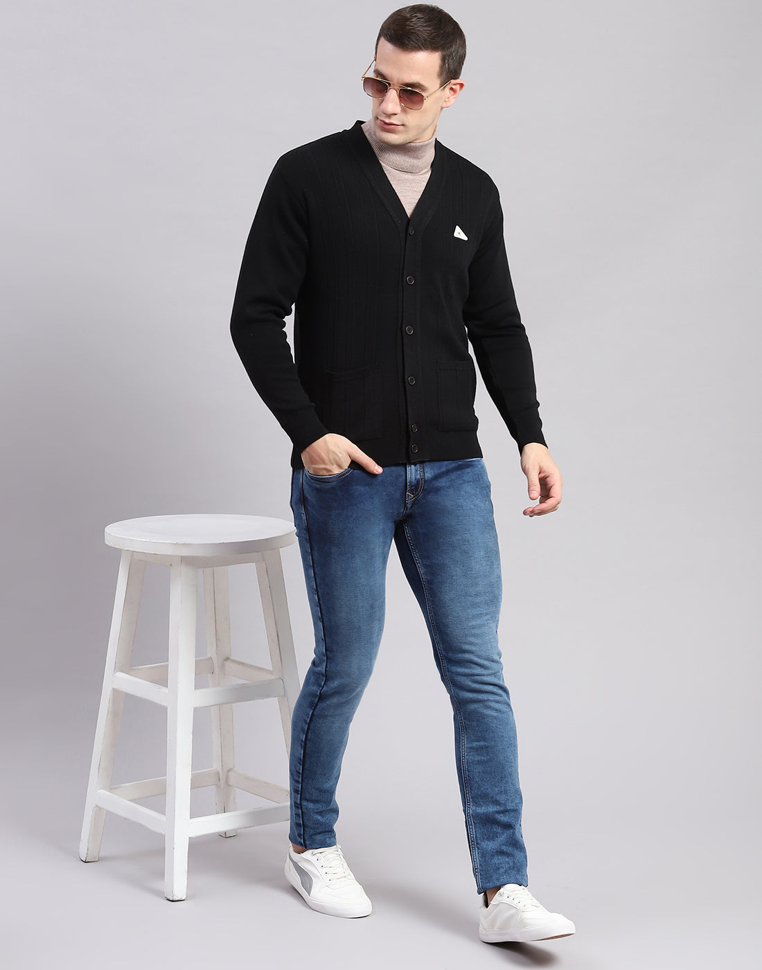 Men Black Solid V Neck Full Sleeve Cardigans