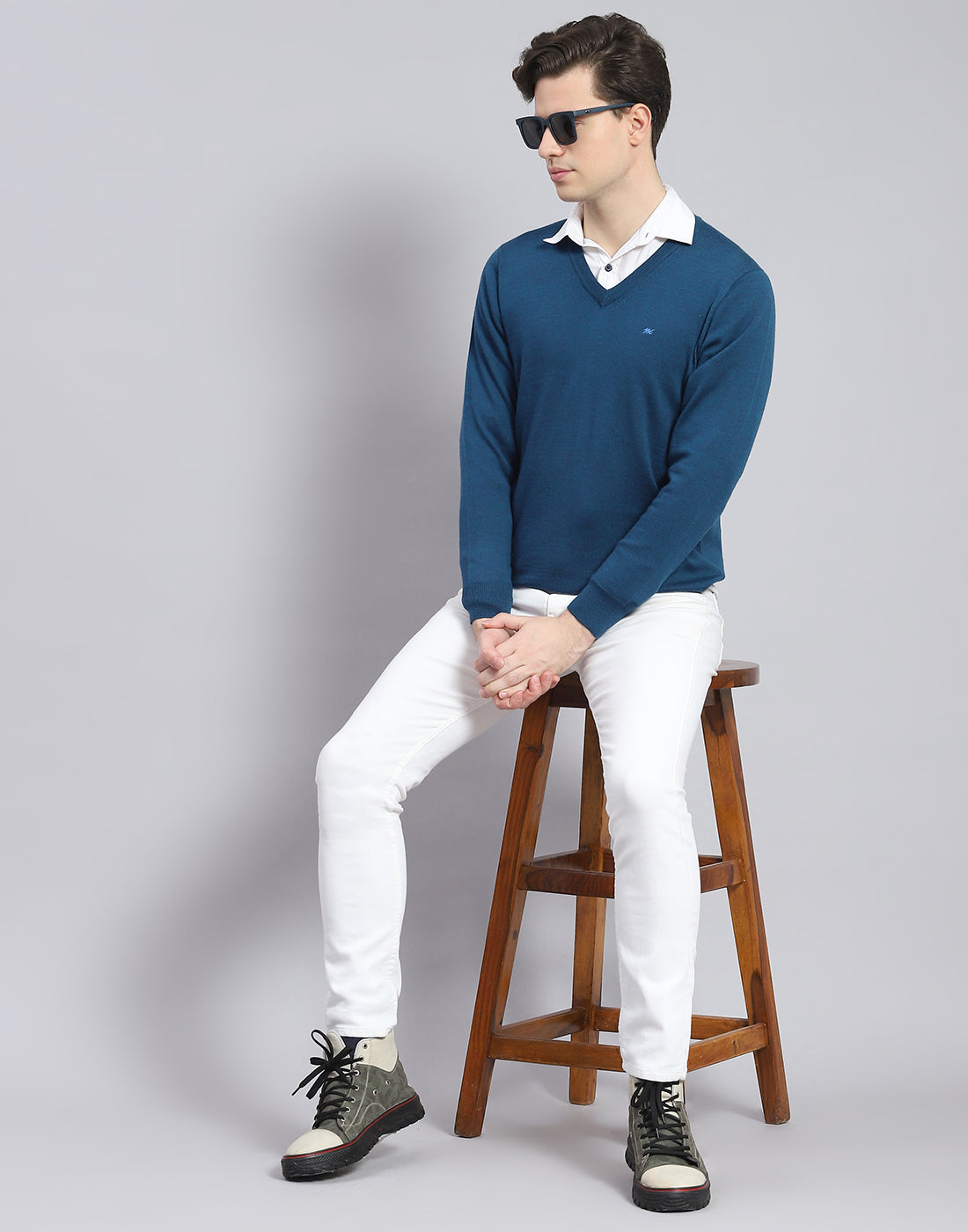 Light Blue Jeans with Purple Sweater Outfits For Men (7 ideas & outfits)