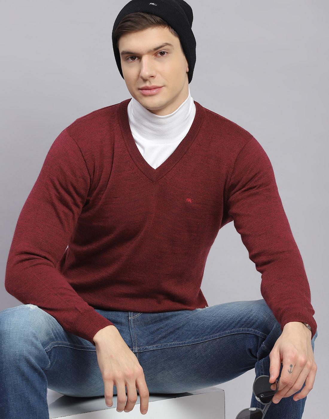 Men Maroon Solid V Neck Full Sleeve Sweater